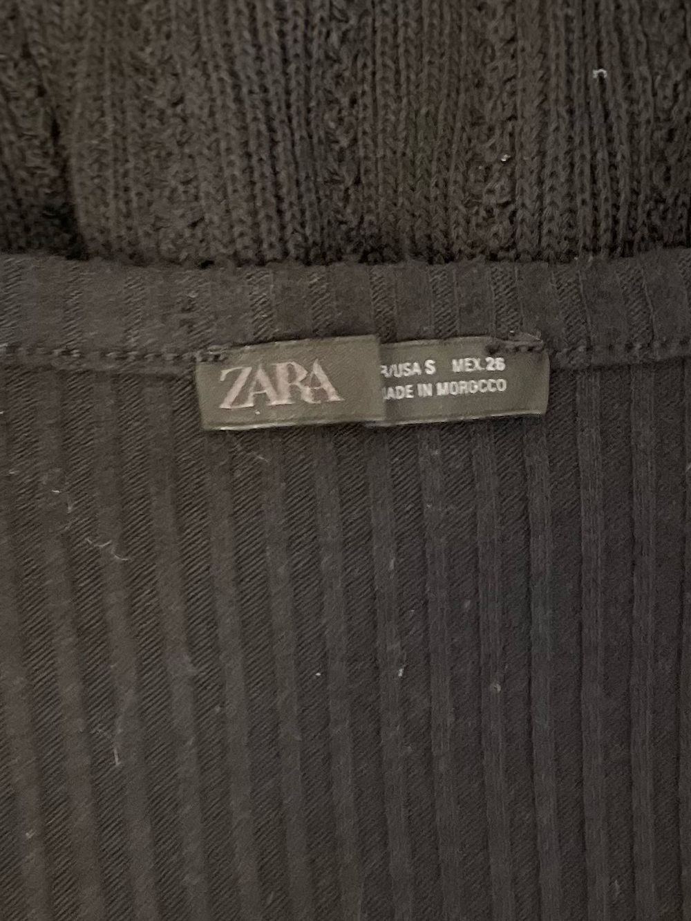 Zara Black Ribbed Button-Front Ruffle-Hem Top - Picture 3 of 4